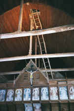 Melrand Chapelle l�s tumulus.jpg (1203033 octets)