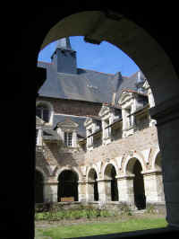 Web St Just Clo�tre Arcade53.jpg (130185 octets)