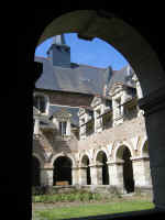 Web2_ St_ Just_ Clo�tre_ Arcade53.jpg (130185 octets)